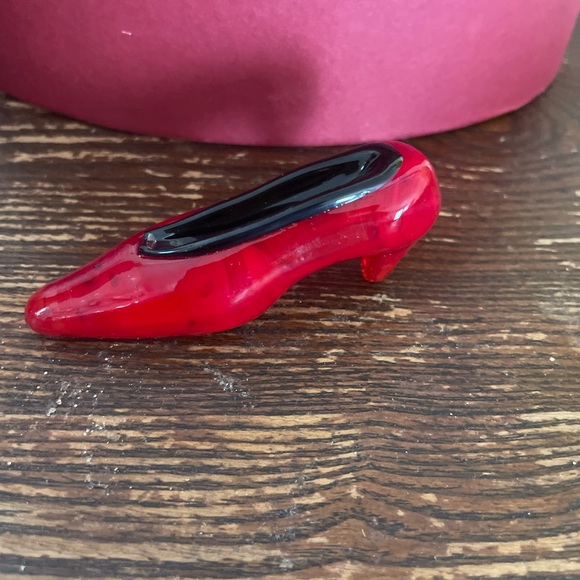 FITZ AND FLOYD glass Menagerie Sedona Red Shoe With Box - Picture 2 of 4